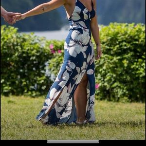 Dynamite women’s dress size XS. Beautiful and only worn 2x.